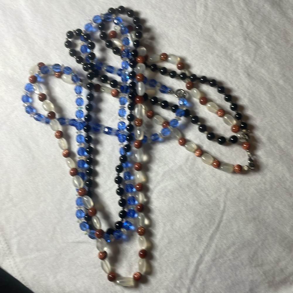 Lot of Beaded Necklaces - all have clasps- includes 3 necklaces - EUC - Picture 2 of 5